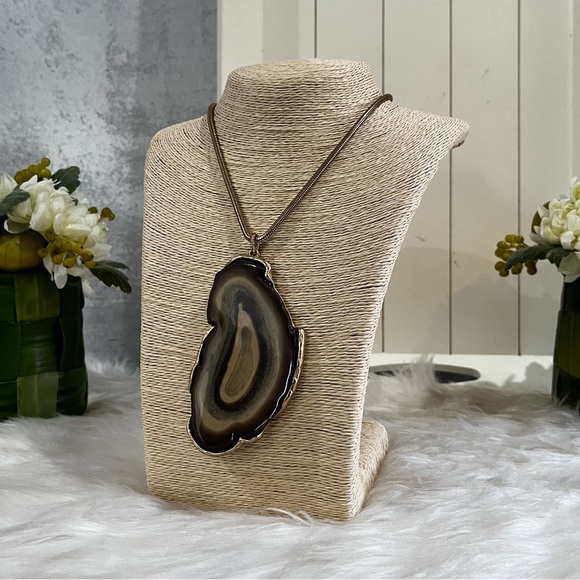NEW Chico’s Sliced Agate + Gold Floating Pendant Long 20” Necklace Brown Tan NWT - Picture 2 of 16